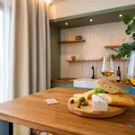 Pinot Noir & Wine Bar 3*