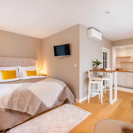 Pinot Noir & Wine Bar Guest house *