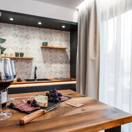 Pinot Noir & Wine Bar Guest house *