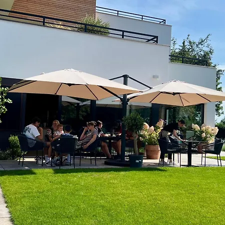 Pinot Noir & Wine Bar 3*
