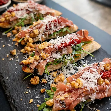 Pinot Noir & Wine Bar Gæstehus Nové Město nad Metují