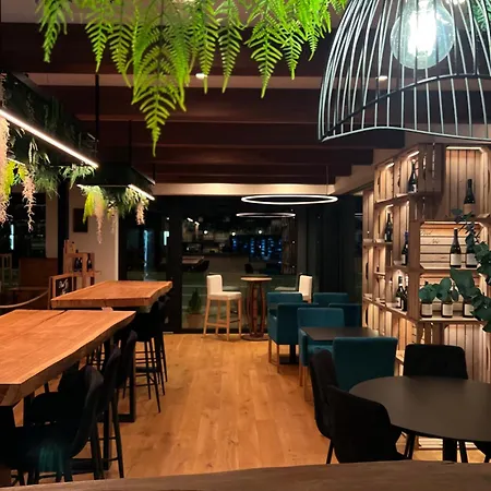 Pinot Noir & Wine Bar Gasthuis 3*