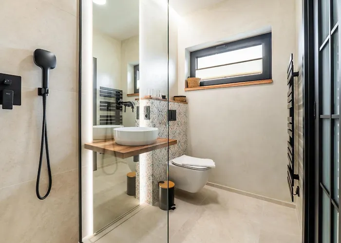 Pinot Noir Apartments&wine Bar