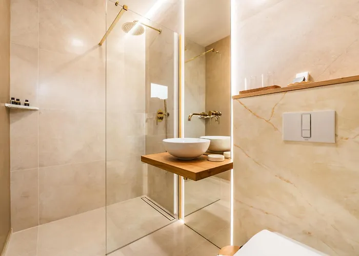 Pinot Noir Apartments&wine Bar
